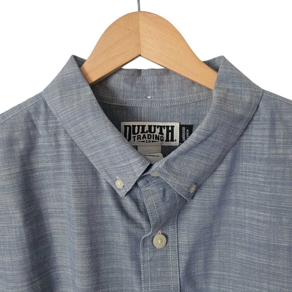 Duluth Trading Co Mens Blue Chambray Stretch Button Down Untuck Shirt Size L